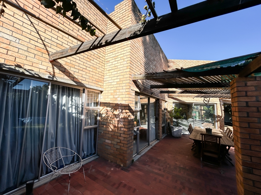 4 Bedroom Property for Sale in Table View Western Cape